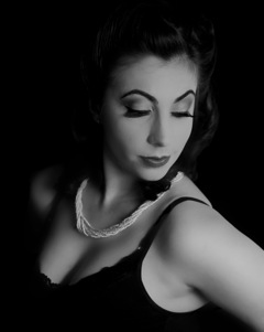 Musicvein Entertainment presents Harriet&nbsp;Eaves